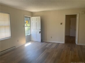 Building Photo - 814 Varsity Dr