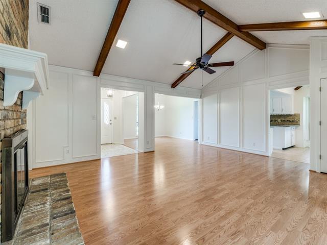 Foto del edificio - 207 Hemlock Dr
