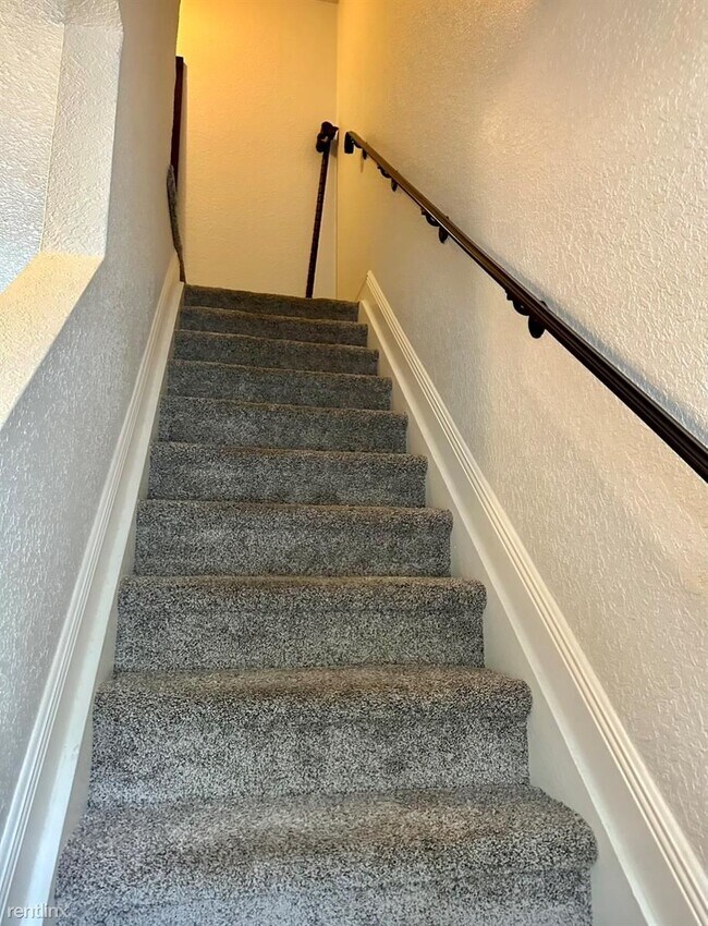 Building Photo - 2 br, 2.5 bath Townhome - 9500 Stanley Ln