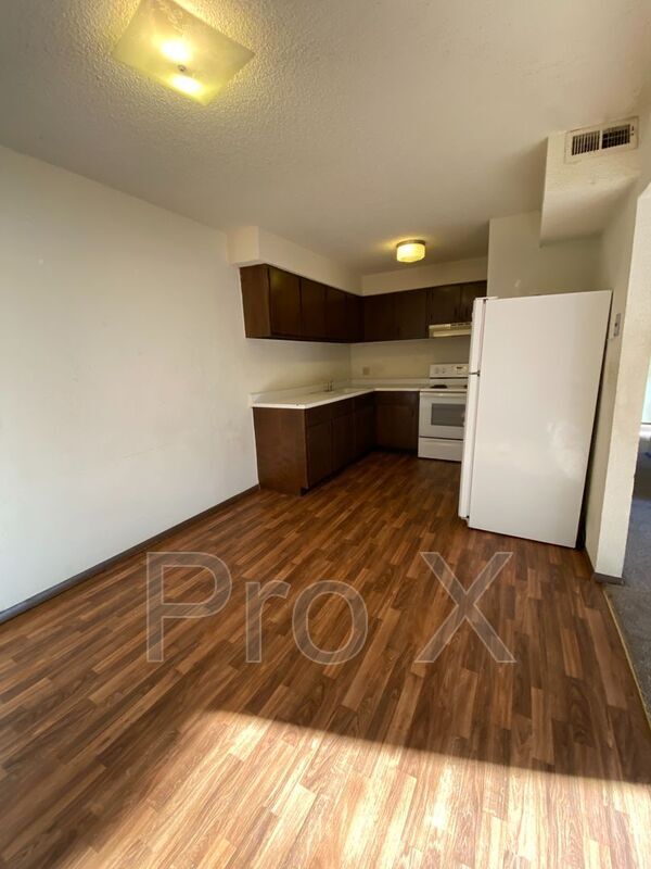 1451 Pineville Rd Unit B17, Neosho, MO 64850 Condo for Rent in