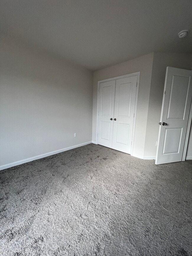 Spacious 3rd Bedroom with walk in Closet - 1 Rachel Dr