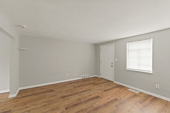 Foto del edificio - 462-464 Idlewood Rd