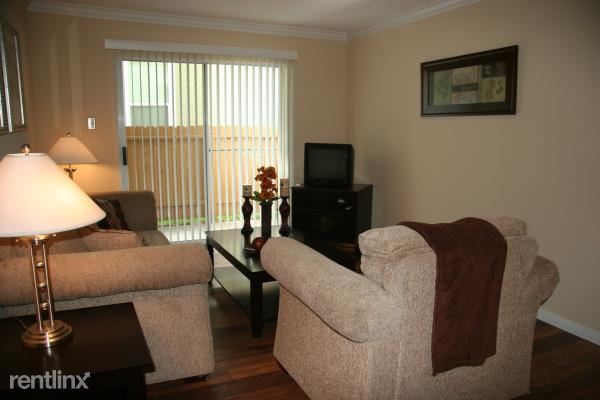 Foto del edificio - 8000 Creekbend Dr