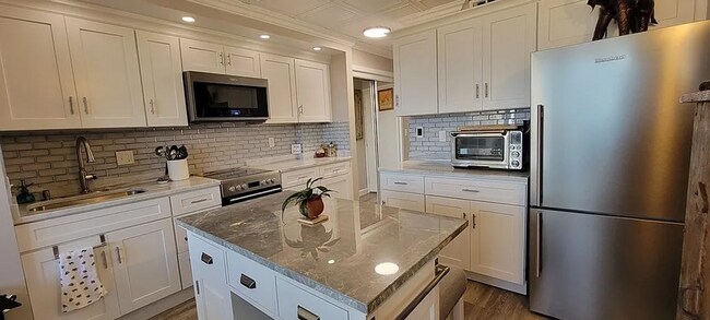 Building Photo - Newly painted 1Bed 1bath