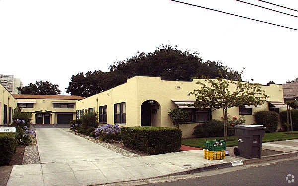 Primary Photo - 823-825 Wheeler St