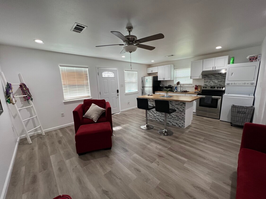 Foto principal - 4902 Baccich St