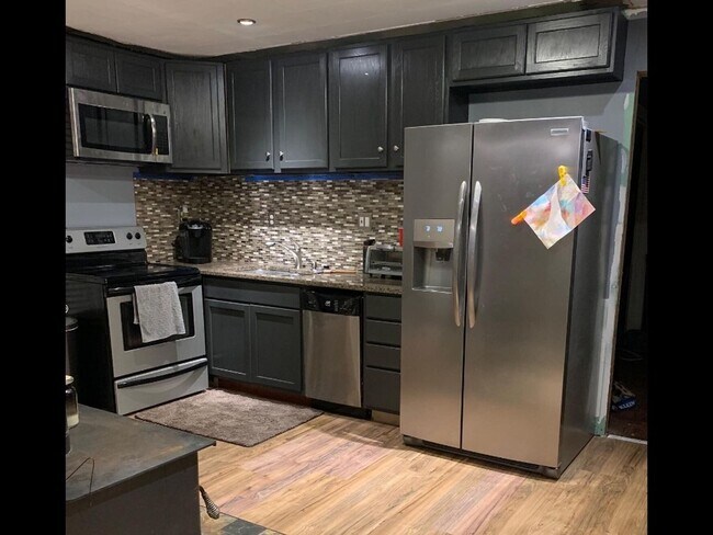 Building Photo - 3 Bedroom Single Family Home in Taylors