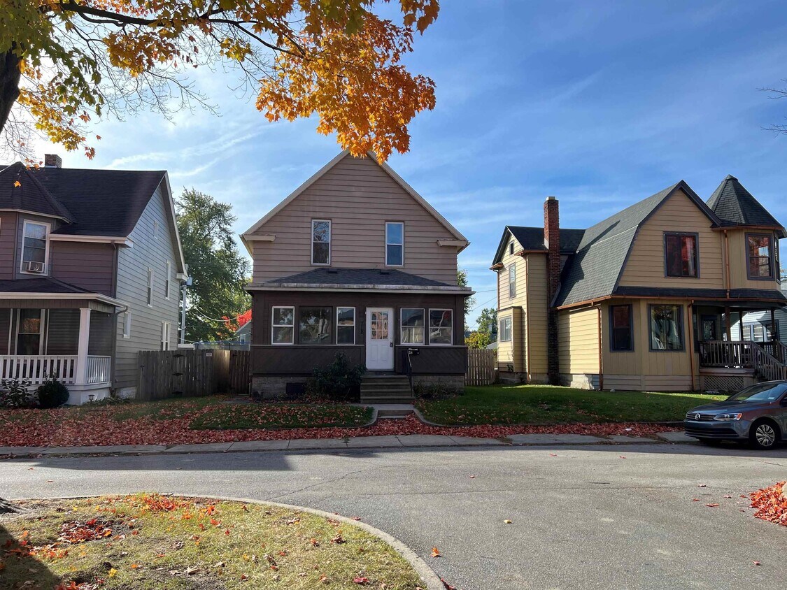 718 Lawton Pl, Fort Wayne, IN 46805 House Rental in Fort Wayne, IN