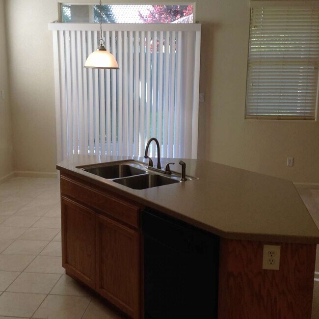 Building Photo - 640 Crevison Peak Dr