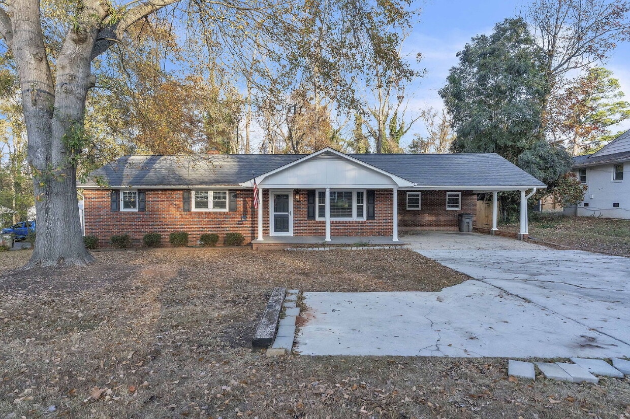 Primary Photo - Stylishly Updated 3BR/1.5BA Residence with Exclusive Fenced Outdoor Space & Outbuilding