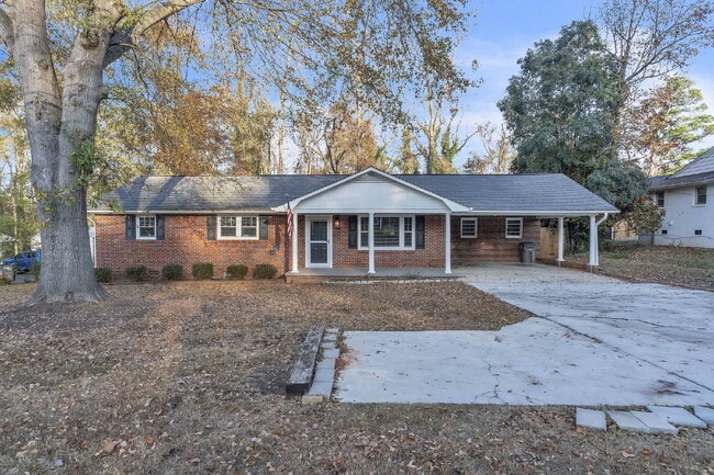 Stylishly Updated 3BR/1.5BA Residence with Exclusive Fenced Outdoor Space & Outbuilding - Stylishly Updated 3BR/1.5BA Residence with Exclusive Fenced Outdoor Space & Outbuilding Apartment