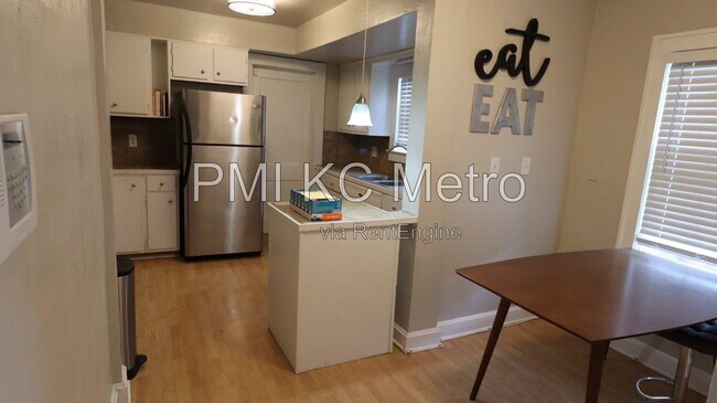 Foto del edificio - 5331 Charlotte St