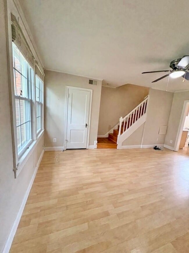 Building Photo - Updated 1BR/1BA 2-level TH in great location