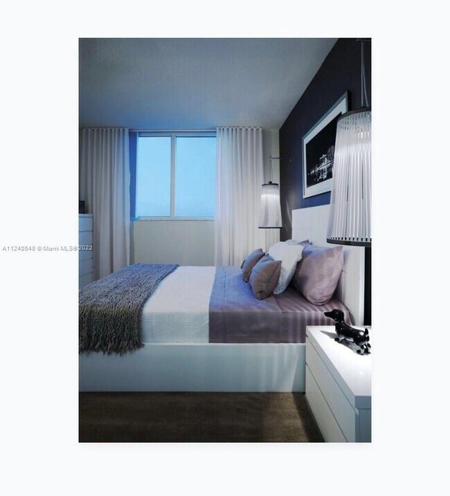 Building Photo - 1861 NW South River Dr