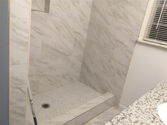 Foto del edificio - 5121 Maple St