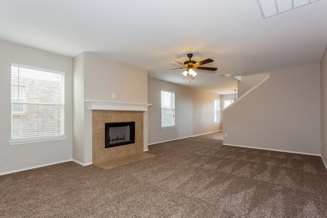 Building Photo - 5828 Ridge Lake Dr