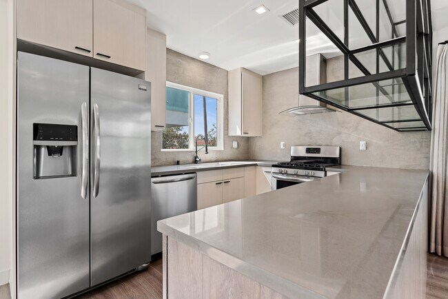 Foto del edificio - 938 N Croft Ave