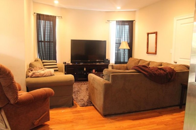 Building Photo - 4 Bedroom Thomas Park South Boston