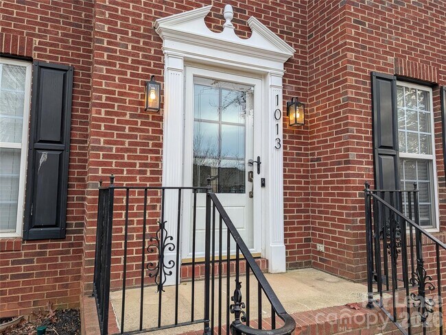 Foto del edificio - 1013 Muirfield Dr