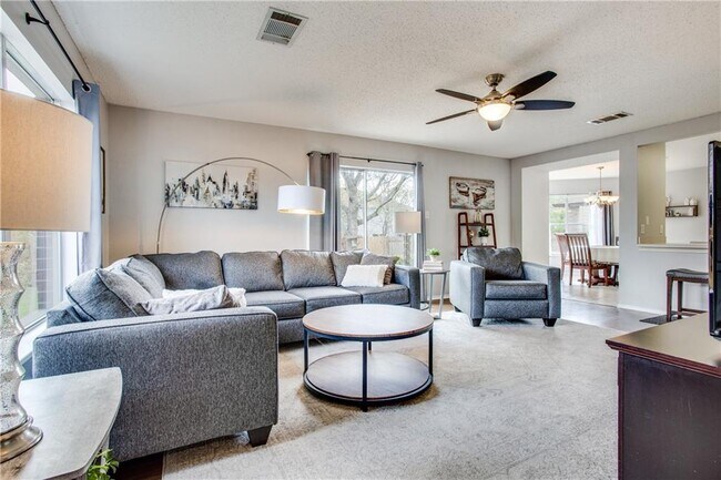 Foto del edificio - 2622 Glen Field Dr