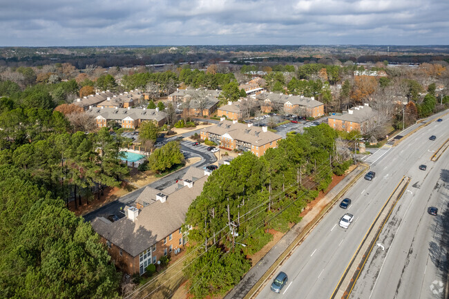 Context - Hampton Arbors Condominiums