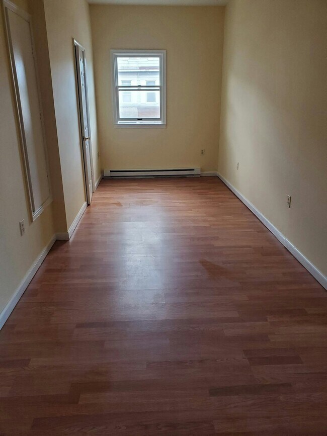 Foto del edificio - 902 Spring Garden St
