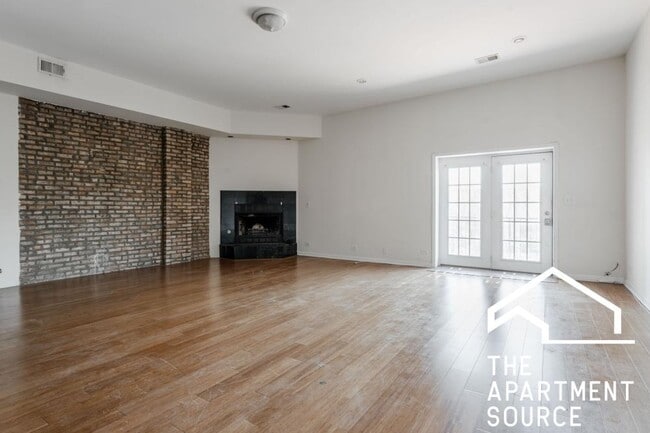 Building Photo - 3 bedroom in Chicago IL 60614