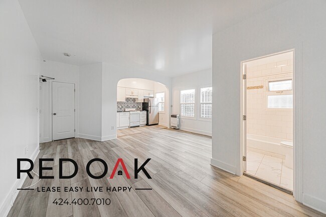 Building Photo - 5139 Melrose Ave