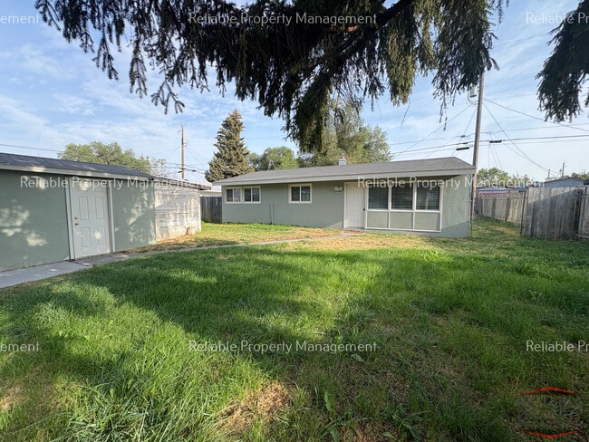 Building Photo - 1115 Halsey St