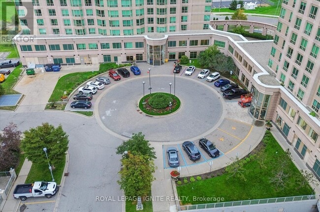 Building Photo - 11-611 Lee Centre Dr
