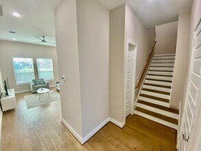 Building Photo - 303 Queen Sude Ln