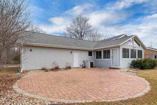 Building Photo - 3239 S Hemlock Ln