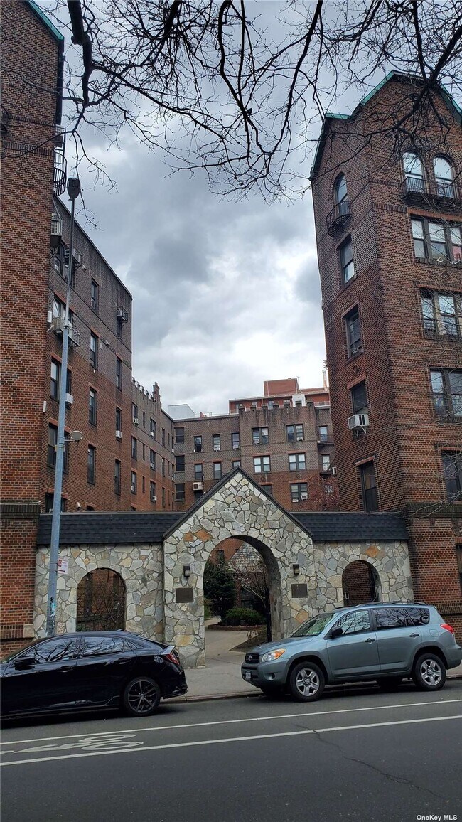 Building Photo - 42-20 Kissena Blvd