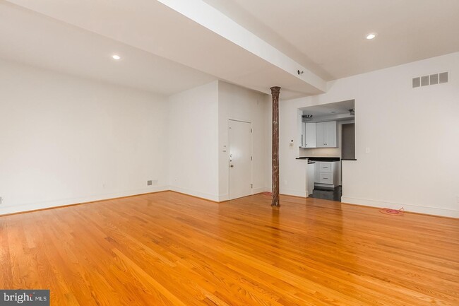Foto del edificio - 618 S Hanover St