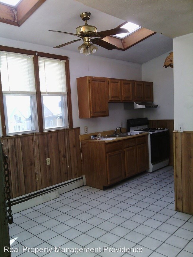 Building Photo - 129 Hendrick St
