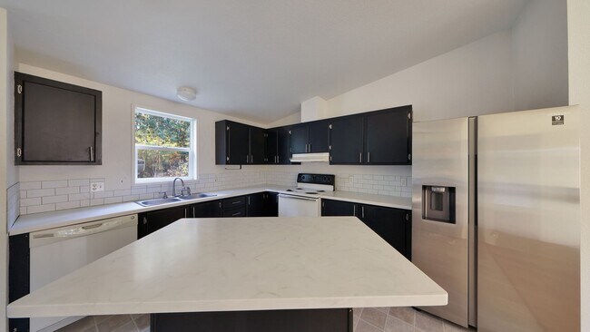 Foto del edificio - 3 Bed 2 Bath - Pet Friendly - NAS Whidbey