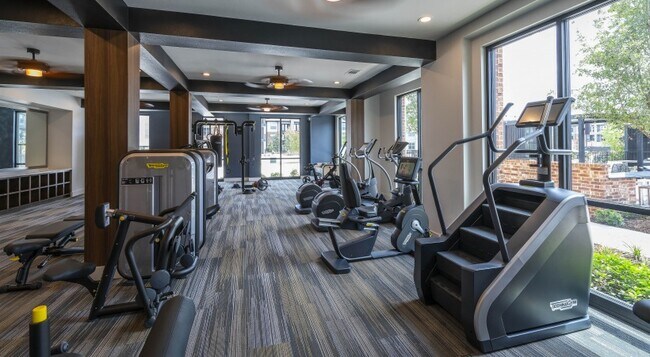 Foto del edificio - 11105 W Airport Blvd