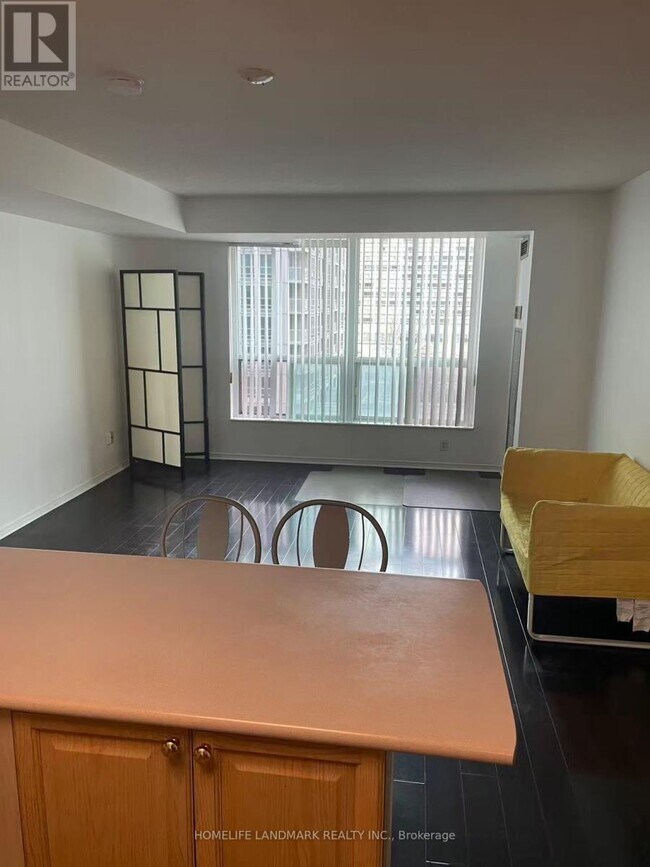 Photo du bâtiment - 750 Bay St.