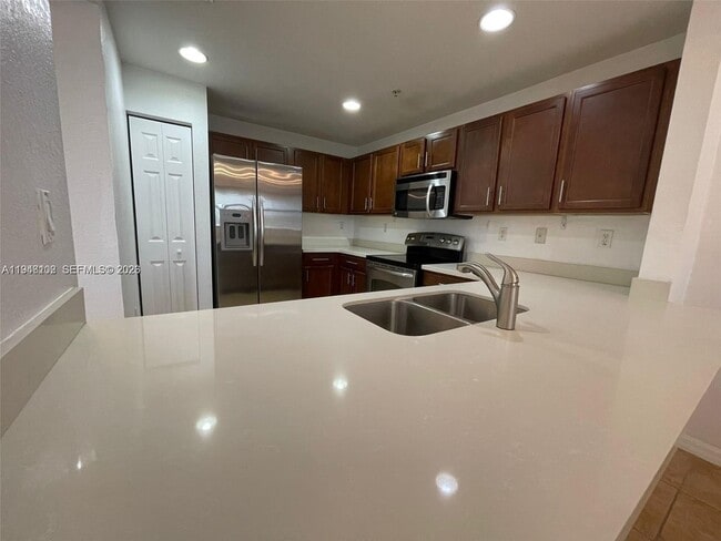 Building Photo - 8800 NW 107 Ct