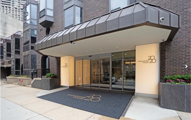 24/7 Concierge desk and package room. Onsite building management. Onsite owner. - 2020 Walnut St
