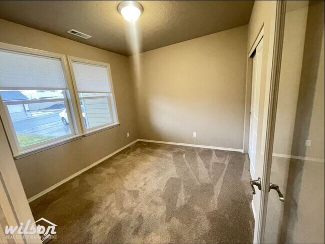 Building Photo - Upcoming 4-Bedroom Gem with Modern Charm and 2 Bath House for Rent!