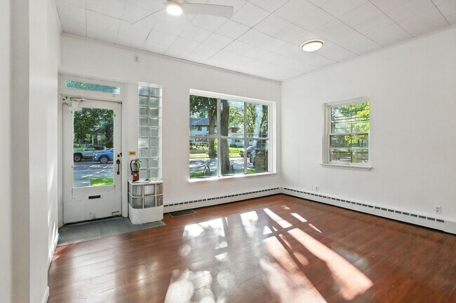 Foto del edificio - Prime Commercial Space on Minnehaha Avenue!