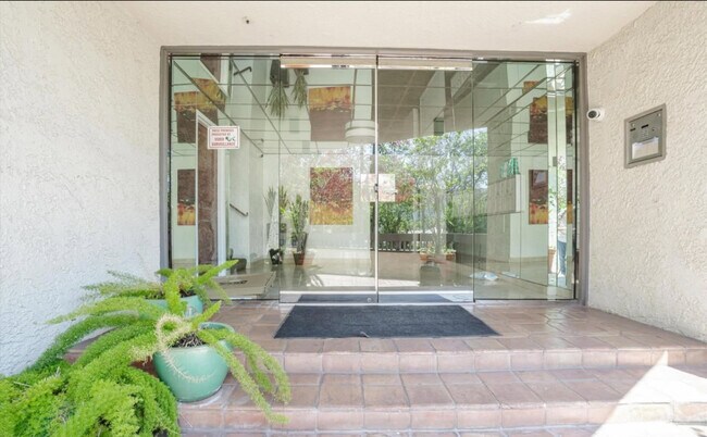 Foto del edificio - 8577 Rugby Dr