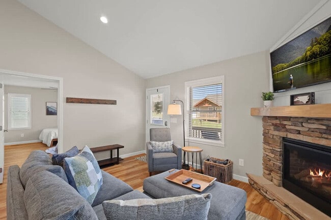 Building Photo - 263 Camp Rock Rd