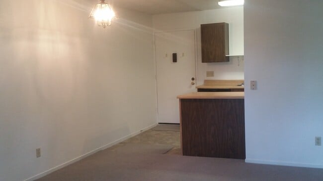 Foto del edificio - MOVE-IN READY! Peaceful 1-Bedroom Top Floo...