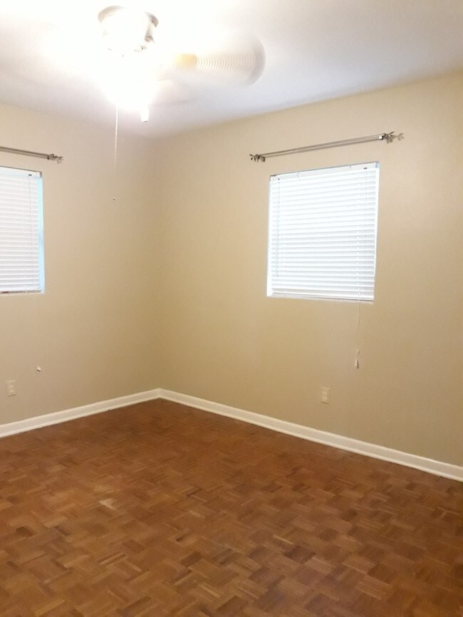 Building Photo - 4/3 with office in Lockhart neighborhood