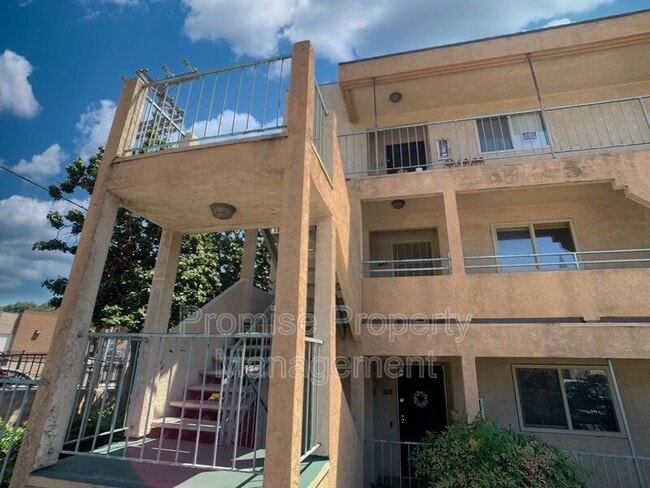 Building Photo - 540 65th St