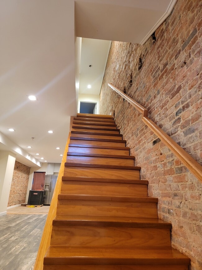 Building Photo - 701 Bunnecke Ave