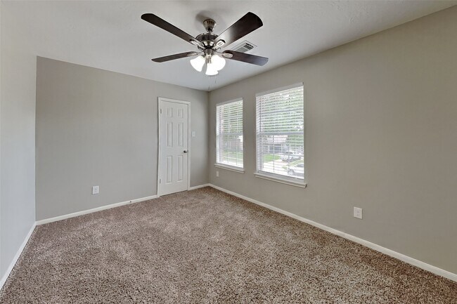 Foto del edificio - 16127 Hilton Head Ln