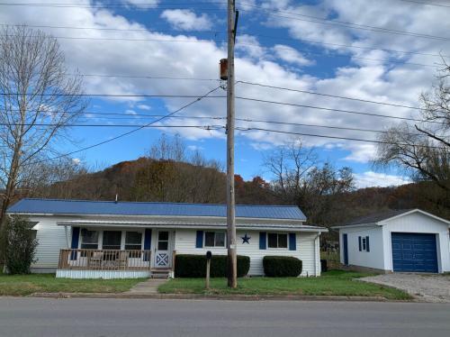 Primary Photo - AVALIABLE FOR RENT NOW ..........